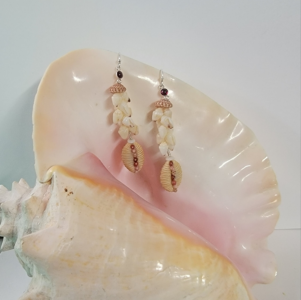 SS 925 Hawaiian Hawaii Momi Kahelelani Granulated Cowrie with Garnet Earrings